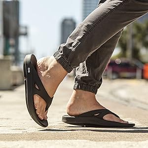 Amazon.com | OOFOS OOriginal Sandal - Lightweight Recovery